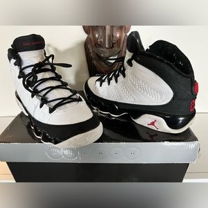 Jordan in very good conditions ! Size 5 men / 7 women
